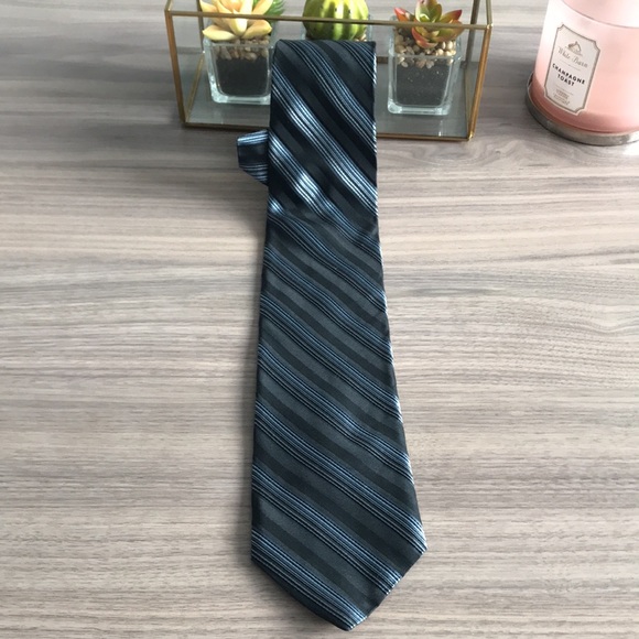 Like New! 100% Silk Tie Calvin Klein - Blue & Black - Picture 3 of 5